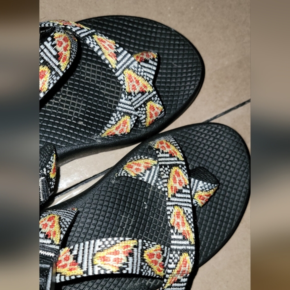 CHACO Pizza print sandals, women’s 10. - Picture 9 of 10